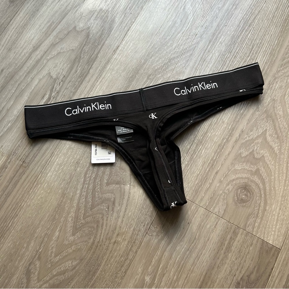 Calvin Klein | Modern Cotton Thong in Black (Medium) - Picture 3 of 9